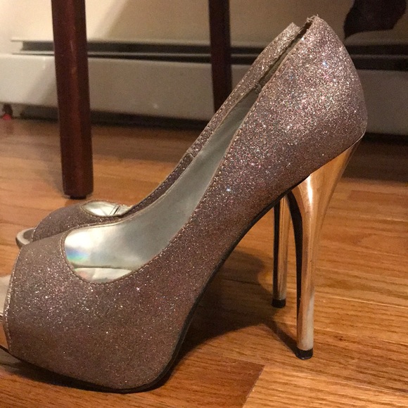 Heels - Picture 4 of 4